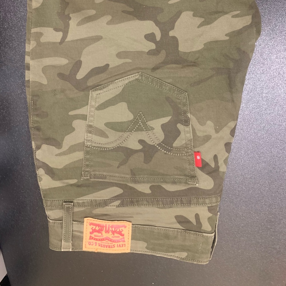 NWOT Levi Camo Jeggings